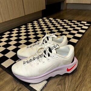 Nike Women's Motiva